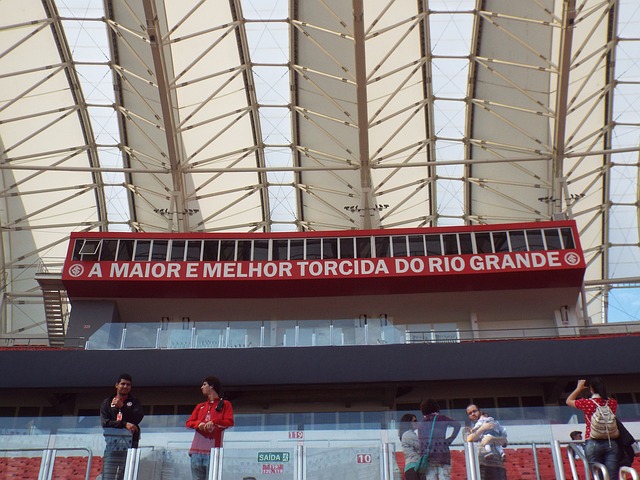 兩人相輔相 兩人相輔相